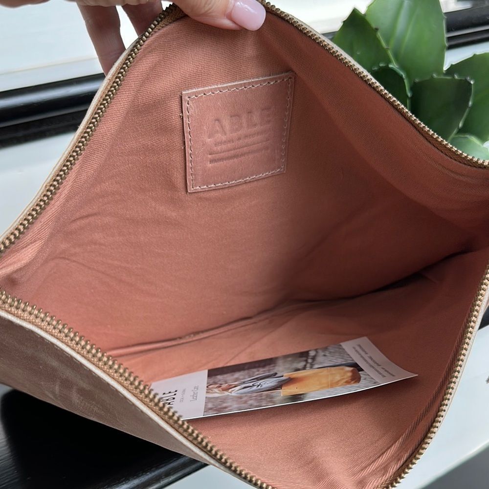 Able genuine leather pouch electronic business, luxe handbag purse, like new - Picture 9 of 9